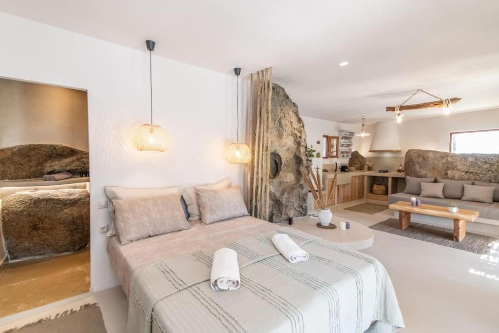 Lunar House L Volax