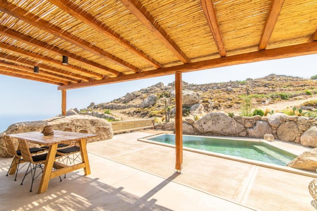 Lunar House L Volax